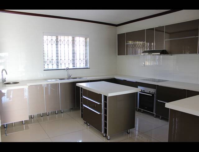 3 BEDROOM DUPLEX FOR SALE IN HALFWAY GARDENS